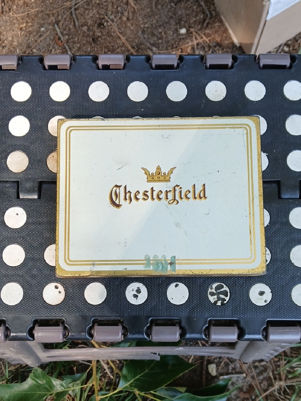 Chesterfield Gold & Cream Decorative Tin